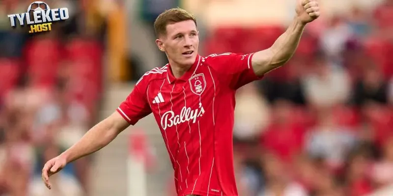 Elliot Anderson linh hoạt trong mọi lối chơi