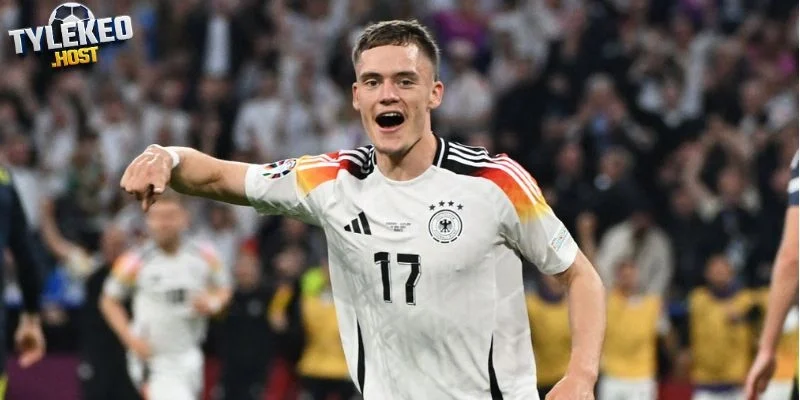 Wirtz dập tắt chỉ trích tại Anfield, Howe nói về cú sập của Newcastle